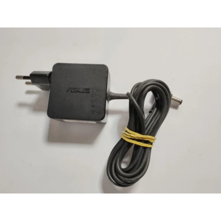 Asus Leptop Adaptörü AD890028 100-240V--0,8A, 50-60Hz, Çıkış: 19,0V, 1,75A, 33W
