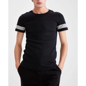 Defacto Erkek Siyah Bisiklet Yaka Kısa Kollu Slim Fit Tişört R5812AZ