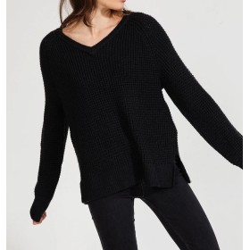 Levi's Women's Waffle Stitch Vneck Jet Black - Elegance and Comfort
